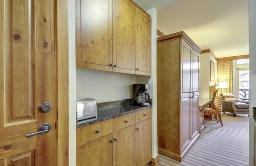 Stowe Area Condo | Stowebound: Spruce Peak studio w/fireplace, a/c and resort amenities!