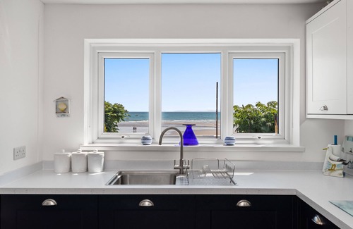 Saundersfoot Cottage | Strand Cottage - Direct Beach Access