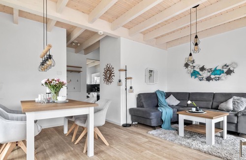Busum House | Strandhuus - close to the beach and the North Sea, infrared sauna, terrace, fireplace