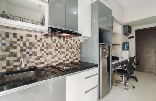 Hegarmanah Apartment | Strategic and Comfy Studio at Skyland City Jatinangor Apartment By Travelio
