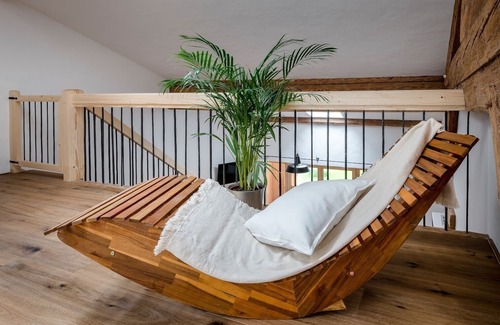 Eggstatt Apartment | Straw room 110sqm, 2 bedrooms, sauna, fireplace, gallery with balcony
