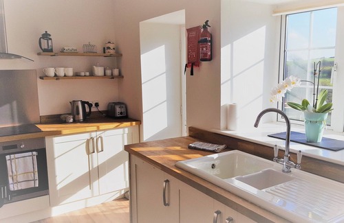 Hele Cottage | Strawfields. Fantastic rural location. Close to beaches. Games barn and Alpacas.