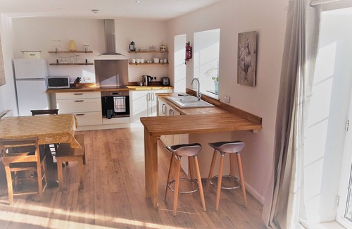 Hele Cottage | Strawfields. Fantastic rural location. Close to beaches. Games barn and Alpacas.