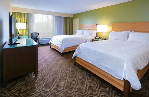 San Jose Hotel | Stress-Free Vacation! Close to Happy Hollow Park and Zoo! Onsite Pool!