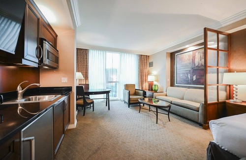 Las Vegas Apartment | Strip View Studio | Signature at MGM