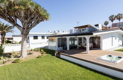 Punta del Hidalgo Villa | Stunning private villa for 5 people with hot tub, WIFI, TV, terrace, panoramic view and parking