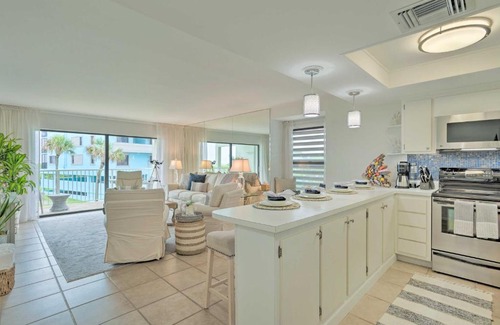 Stuart Apartment | Stuart Condo at Beachfront Resort with Ocean Views