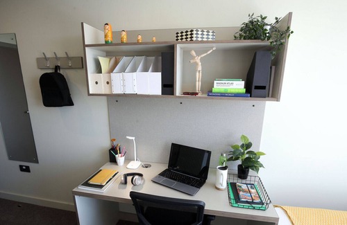 Cathedral Quarter Apartment | Student Only - Adorable Room in Belfast City Center
