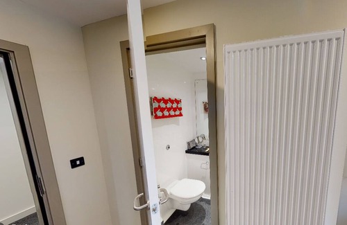 Cathedral Quarter Apartment | Student Only - Adorable Room in Belfast City Center