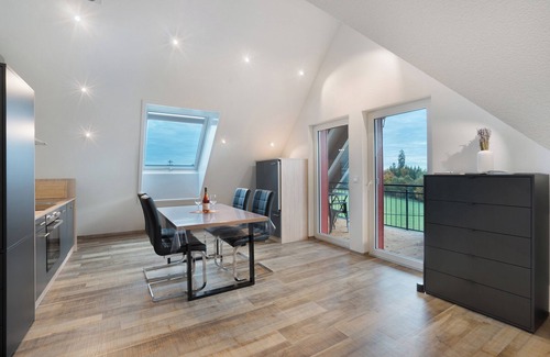 Koenigsfeld im Schwarzwald Apartment | Studio Apartment 'Ferienwohnung Maurer' with Shared Garden, Balcony and Wi-Fi