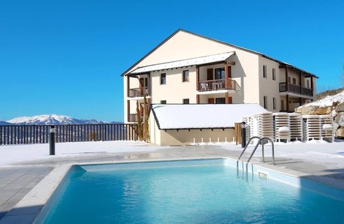Font-Romeu-Odeillo-Via Apartment | Studio équipé et au calme, Casiers à skis