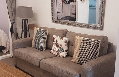 Onetangi Apartment | Studio 2 By the Beach