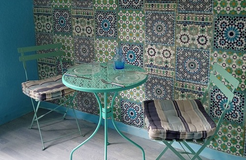 Cimetiere de l'Est Apartment | Studio 20 m2 with small private terrace.