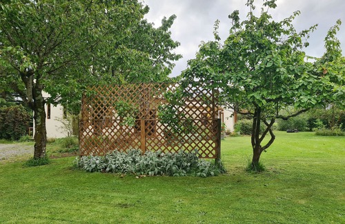 Martinborough Apartment | Studio 25 - a charming room in a country garden setting