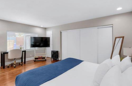 Grant Hill Apartment | Studio 3 Min to Downtown Beaches Freeways Airport
