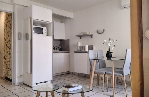 Juan-les-Pins Apartment | Studio 303 Bord de mer Résidence Graziella