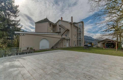 Arvillard Apartment | Studio '304' with Shared Pool, Shared Terrace and Wi-Fi