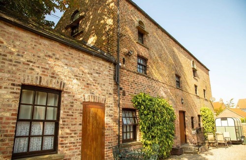 Bilbrough Apartment | Studio 3A, The Carriage House.