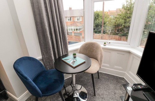 Tynemouth Cottage | STUDIO 51 @ TYNEMOUTH, romantic, with a garden in Tynemouth