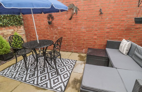 Tynemouth Cottage | STUDIO 51 @ TYNEMOUTH, romantic, with a garden in Tynemouth