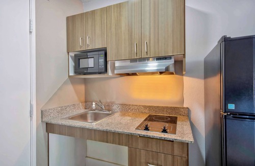 St. Johns Hotel | Studio 6 Austin, TX - Midtown