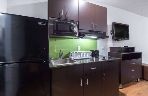 Bryan Hotel | Studio 6 Bryan, TX - University Area