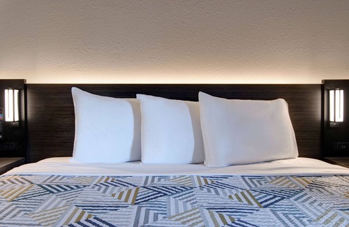 Pine Forest Hotel | Studio 6 Pensacola, FL - West I-10