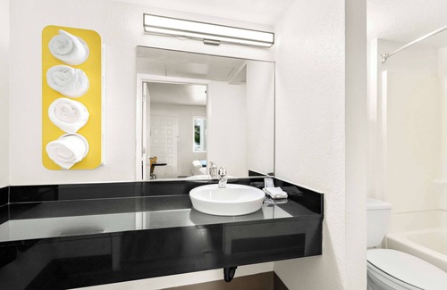 Carpinteria Hotel | Studio 6 Suites Carpinteria, CA–Santa Barbara - South