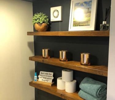 Sheffield Apartment | Studio 77 - Stylish, Free Parking, Fast Wi-Fi, Netflix