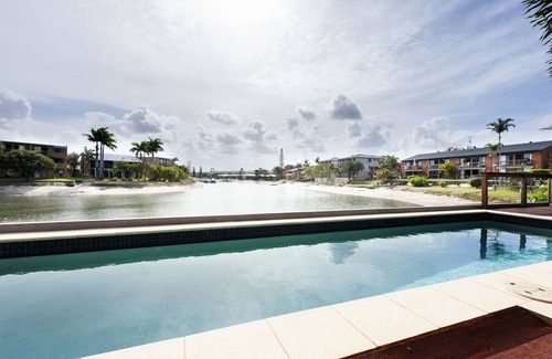 Mooloolaba Apartment | Studio A Garden View - Pet Friendly - Day Spa - Pool, Free Kayaks