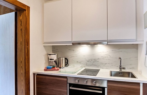 Seefeld in Tirol Apartment | Studio Apartment 'Haus Excelsior Top 17' with Mountain View, Balcony and Wi-Fi