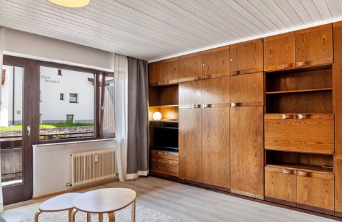 Seefeld in Tirol Apartment | Studio Apartment 'Haus Excelsior Top 17' with Mountain View, Balcony and Wi-Fi