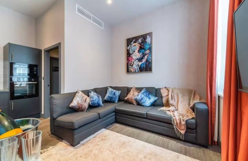 Chinatown Apartment | Studio Apartment 105 (Sleeps 4) - minutes from L1 and all major attractions