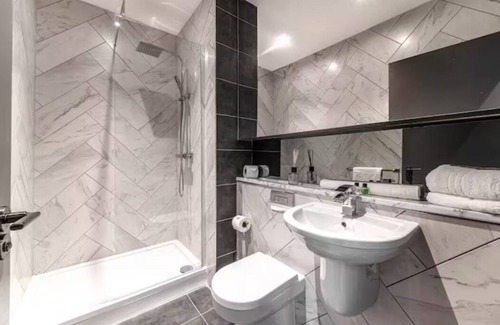 Chinatown Apartment | Studio Apartment 105 (Sleeps 4) - minutes from L1 and all major attractions