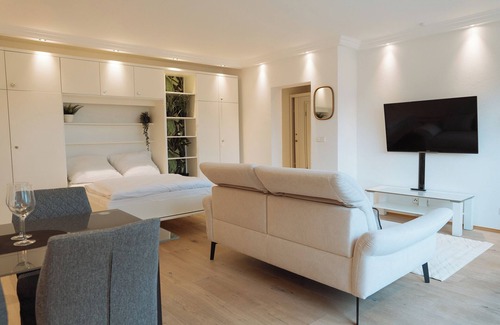 Coburg Apartment | Studio apartment 50sqm with balcony