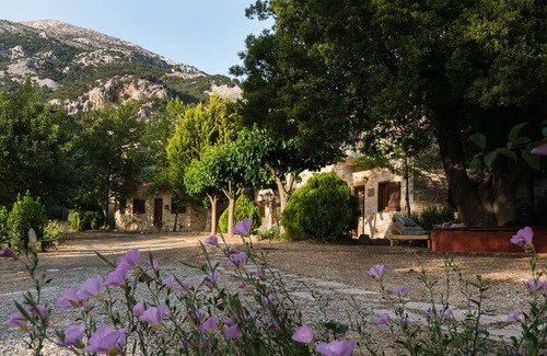 Kato Simi Apartment | Studio Apartment 'Akros Oreon Junior Suite Amori' with Mountain View, Private Terrace and Wi-Fi