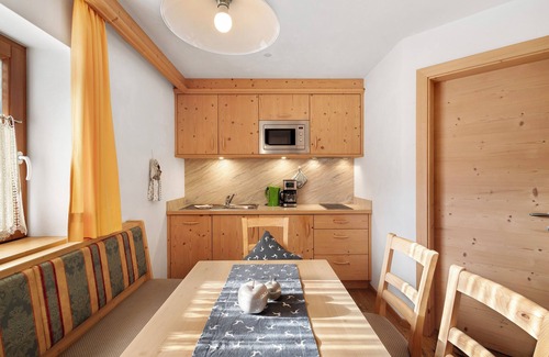 La Valle Apartment | Studio Apartment 'Apartment Ramei' with Mountain View, Shared Garden and Wi-Fi