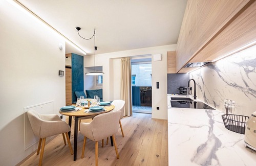 Old Town Apartment | Studio Apartment 'Avia Living Elisabeth' with Mountain View and Wi-Fi