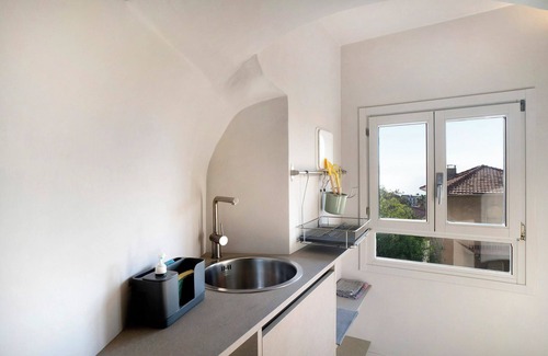 Bordighera Apartment | Studio Apartment 'Casa Carina' with Sea View, Wi-Fi and Air Conditioning
