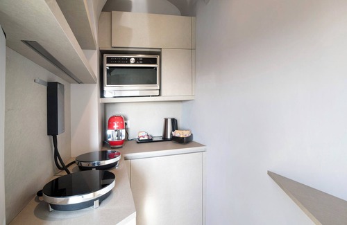 Bordighera Apartment | Studio Apartment 'Casa Carina' with Sea View, Wi-Fi and Air Conditioning