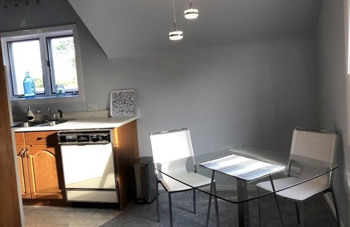 Peterborough Apartment | Studio apartment in beautiful East City area of Peterborough