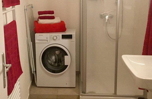 Graz City Centre Apartment | Studio apartment in the heart of Graz's old town -kitchen, bathroom, WC, balcony