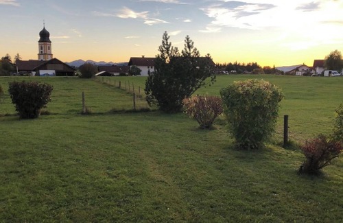 Oy-Mittelberg Apartment | Studio Apartment 'Landliebe Mit Seenähe Und Innenpool' with Mountain View, Private Terrace and Wi-Fi