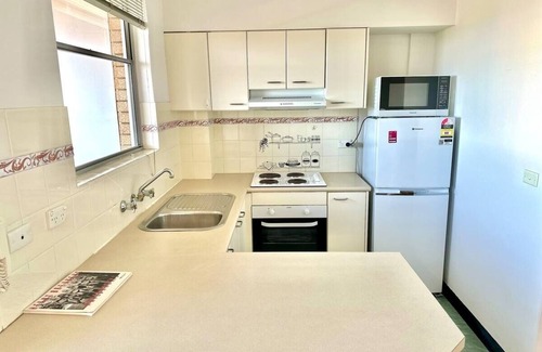 Bondi Apartment | Studio Apartment on Bondi Road with View
