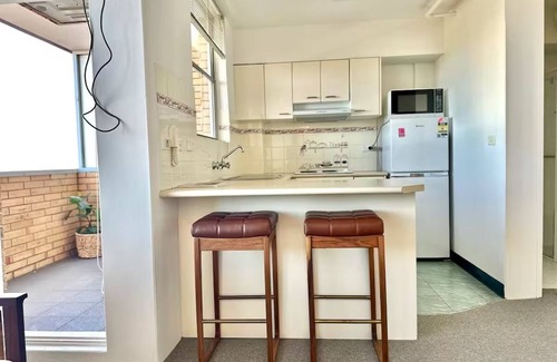 Bondi Apartment | Studio Apartment on Bondi Road with View
