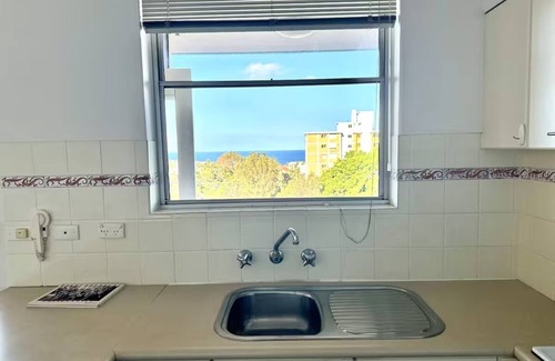 Bondi Apartment | Studio Apartment on Bondi Road with View