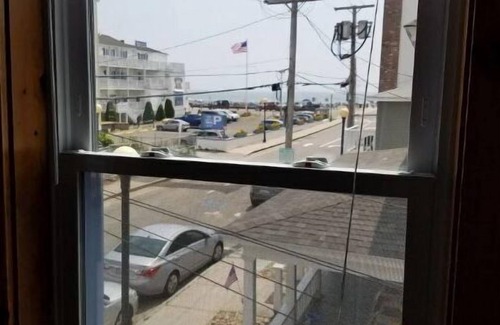 Hampton Apartment | Studio Apartment steps away from beach