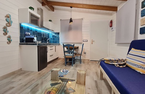 Hoya de los Patos Apartment | Studio Apartment 'Tabarca' with Shared Pool, Wi-Fi and Air Conditioning