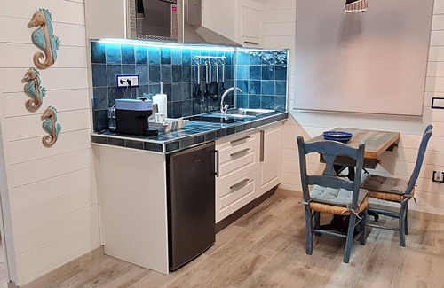 Hoya de los Patos Apartment | Studio Apartment 'Tabarca' with Shared Pool, Wi-Fi and Air Conditioning