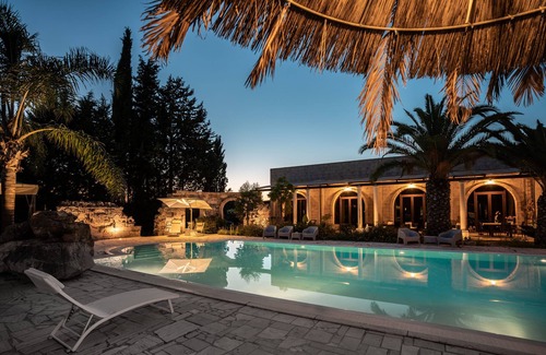 Aradeo Apartment | Studio Apartment 'Tenuta San Trifone Melograno' with Shared Pool, Wi-Fi and Air Conditioning